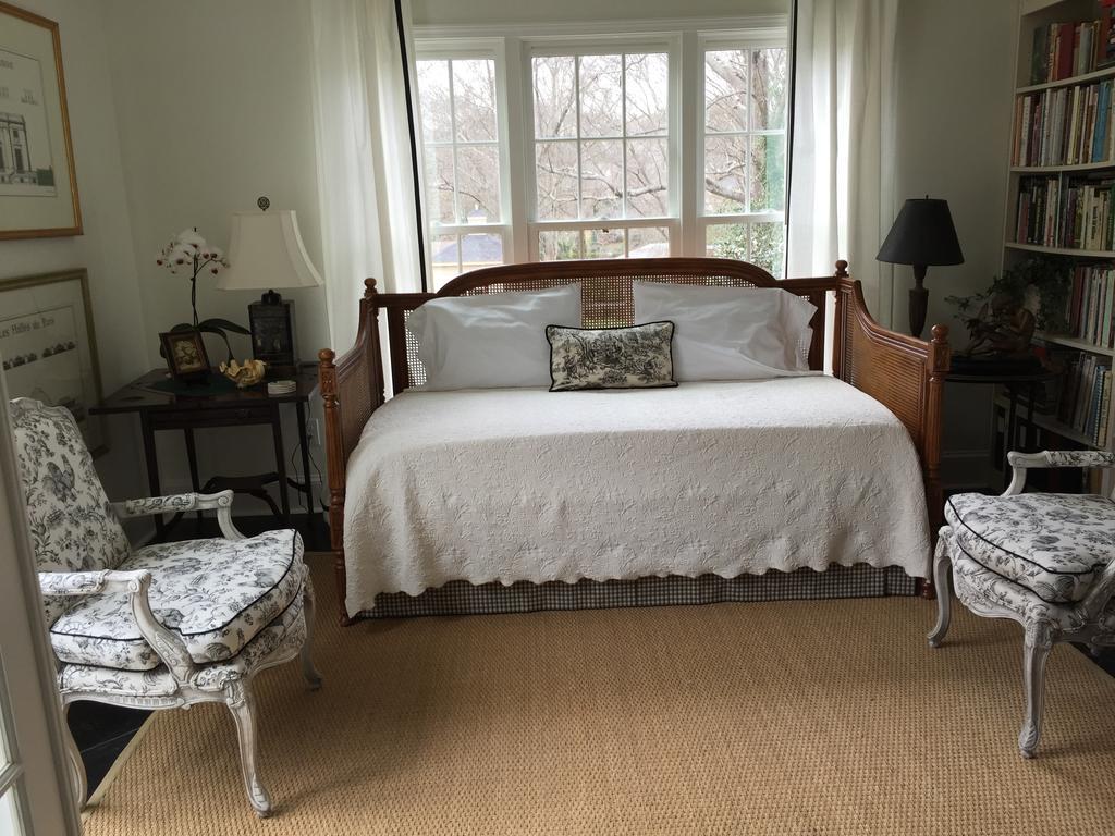 The Cottage Bed & Breakfast In Decatur Ga Exterior photo